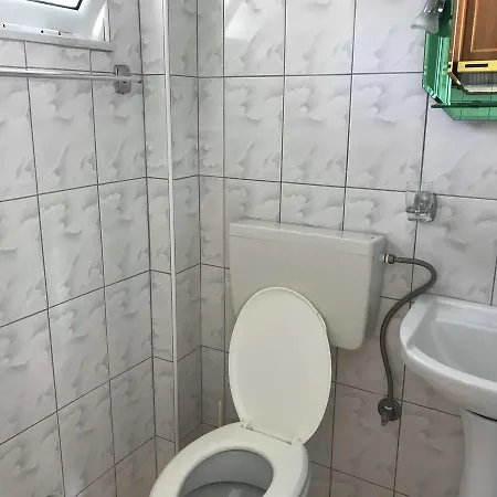 Henardi Τίρανα